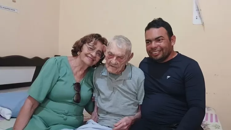 Cearense de Apuiarés é reconhecido como o homem mais velho do mundo aos 112 anos