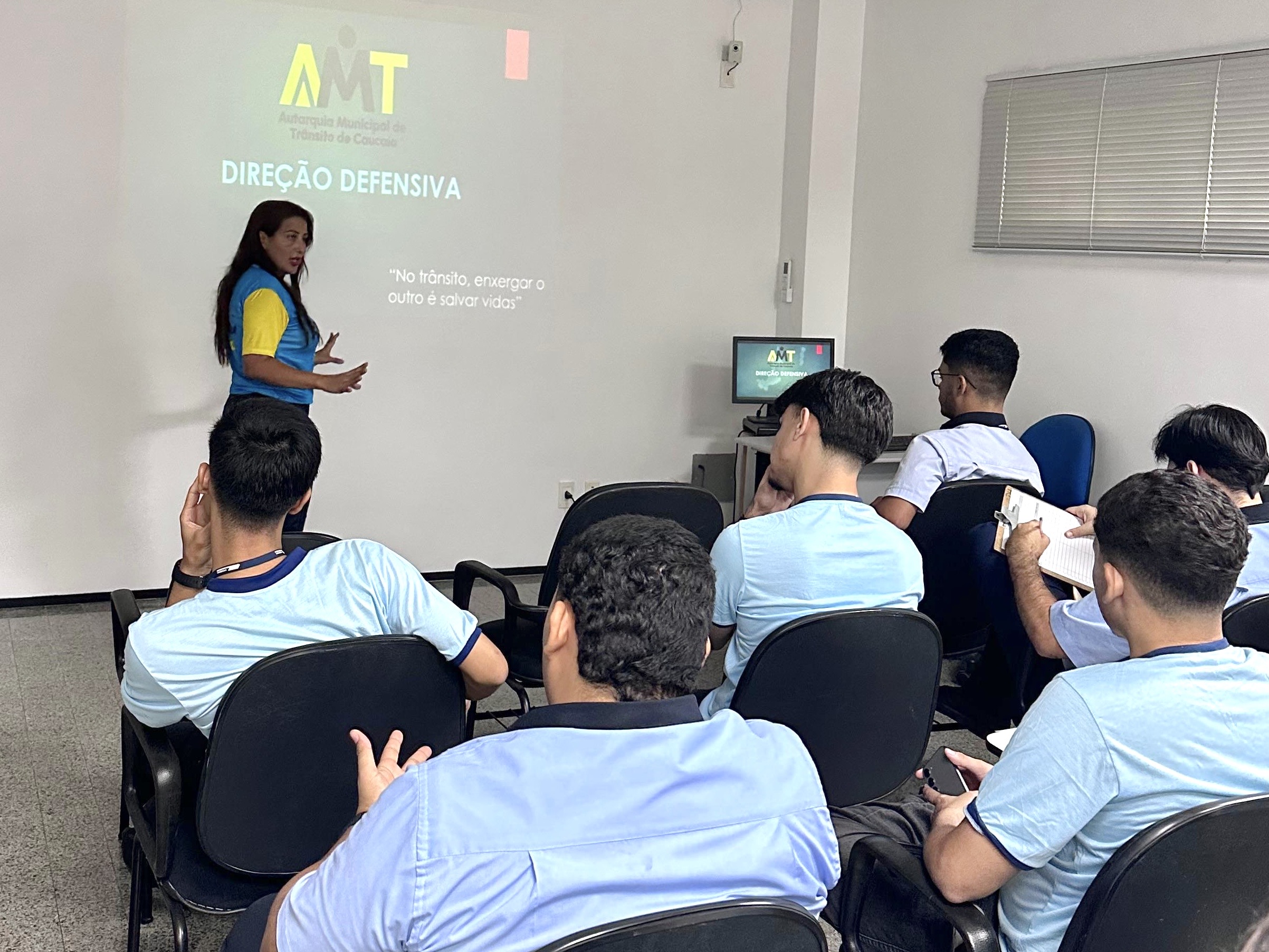 AMT de Caucaia promove palestra sobre direção defensiva durante SIPAT da Empresa Vitória