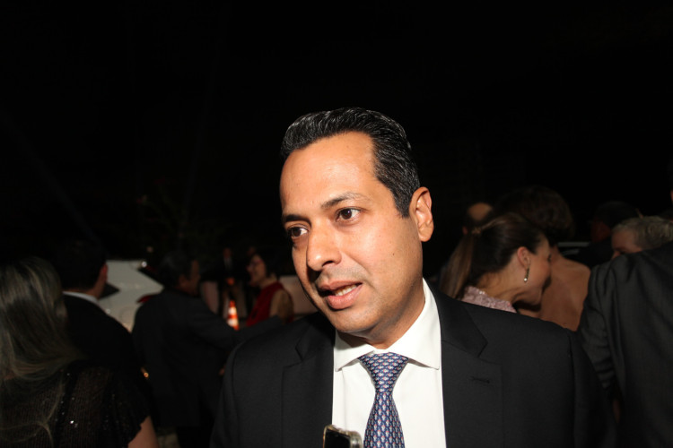 Valim celebra aprovação com ressalvas, mas omite investigações e processos que ainda cercam sua gestão