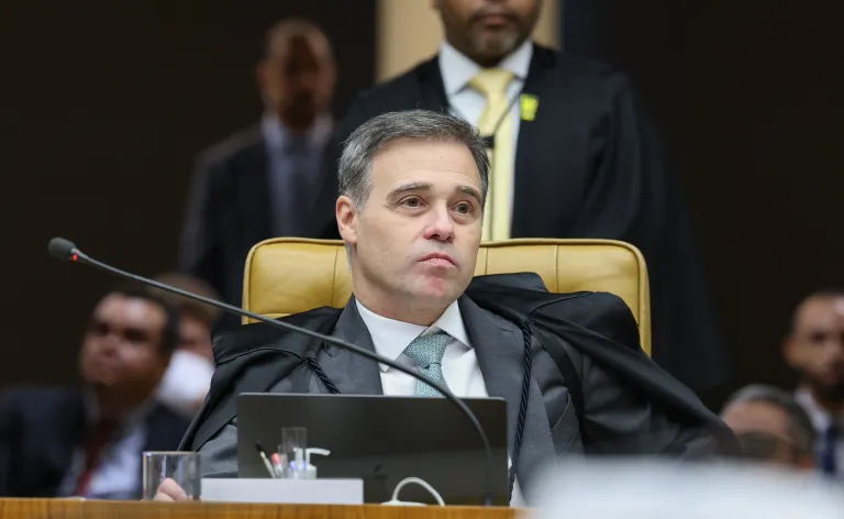 Fachin retira da pauta julgamento sobre atuação de André Mendonça no caso Banco Master
