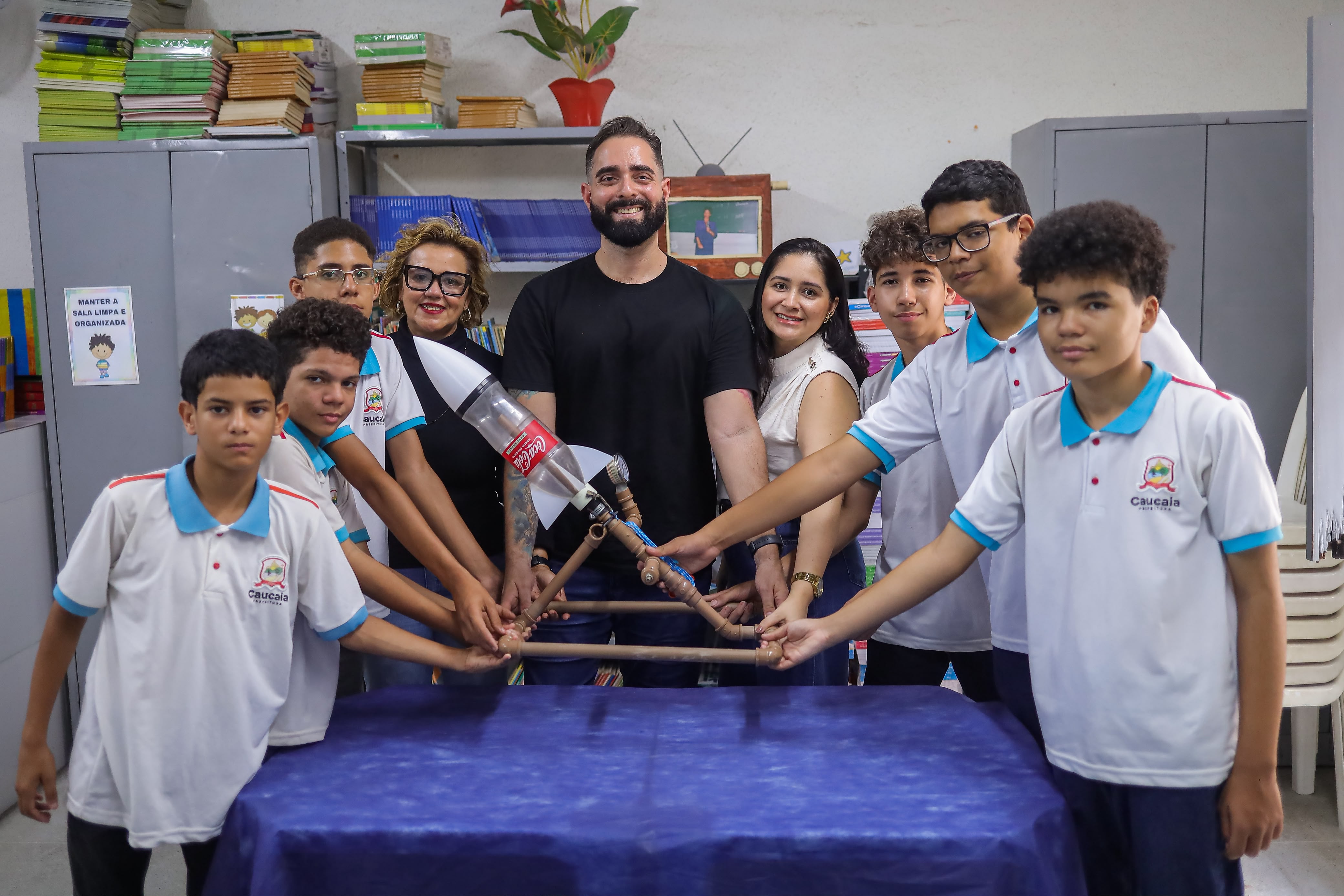 Estudantes de Caucaia embarcam para etapa nacional da Olimpíada Brasileira de Foguetes